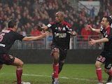 Marseille's Andre Ayew celebrates with team mates after scoring the winner on December 2, 2012