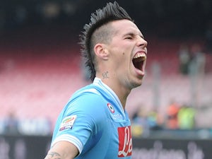 Napoli thrash 10-man Pescara