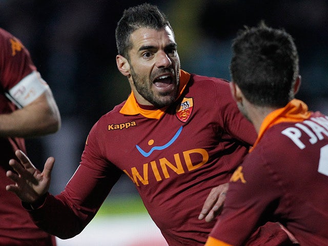 AS Roma's Simone Perrotta celebrates his goal on December 2, 2012