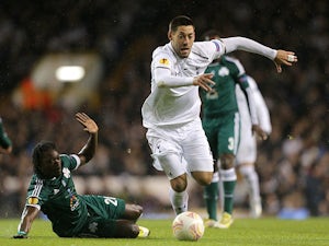 Tottenham's Clint Dempsey skips past Panathinaikos' Ibrahim Sissoko on December 6, 2012
