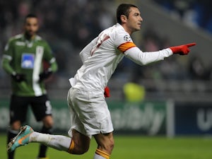 Galatasaray qualify with late win