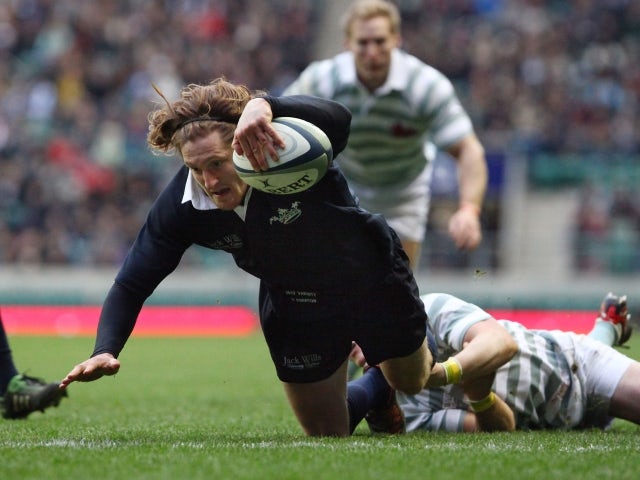 Oxford's Sam Egerton scores a try against Cambridge on December 6, 2012