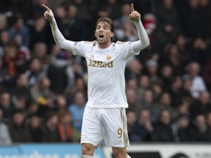 Michu: 'I hope Laudrup stays at Swansea'