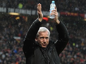 Pardew rejects 'favourites' tag