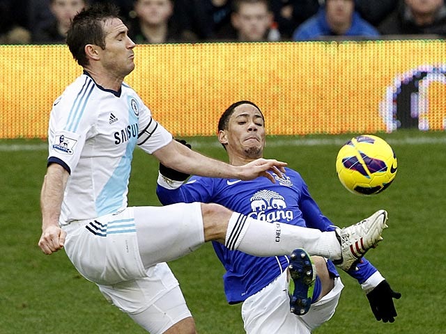Steven Pienaar and Frank Lampard battle for the ball on December 30, 2012