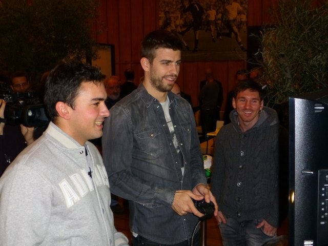 Gerard Pique and Lionel Messi playing FIFA