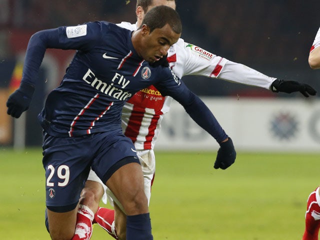 Moura pleased with PSG debut