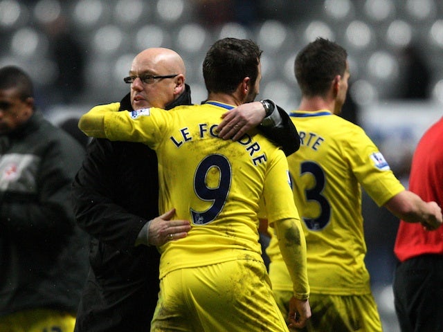 Reading boss Brian McDermott congratulates two goal striker Adam Le Fondre after the win over Newcastle on January 19, 2013