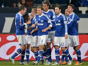 Schalke secure Champions League spot