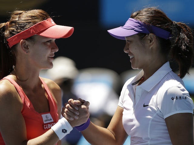 Li Na and Agnieszka Radwanska shake hands following their Australian Open quarter-final on January 22, 2013