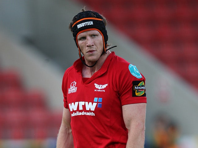 Scarlets' Simon Easterby in action on September 13, 2009