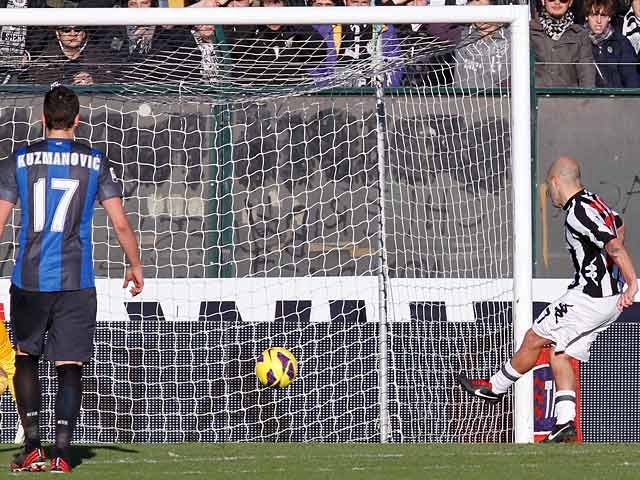 Siena's Alessandro Rosina converts a penalty to score his team's third against Inter on February 3, 2013
