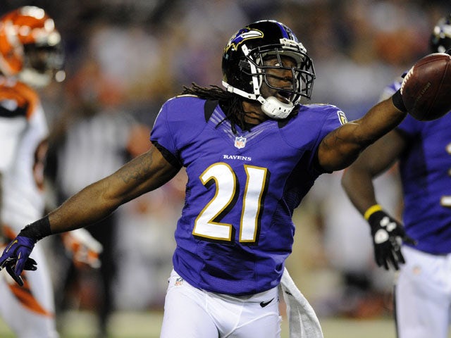 Baltimore Ravens cornerback Lardarius Webb recovers a fumble during his side's match with the Cincinnati Bengals on September 9, 2012
