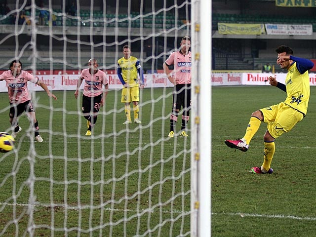 Chievo Verona's Cyril Thereau slots home a penalty to equalise against Palermo on February 16, 2013
