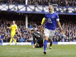 Everton cruise to victory