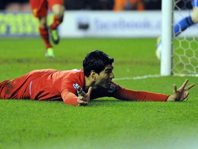 Carragher: 'Rodgers right to isolate Suarez'