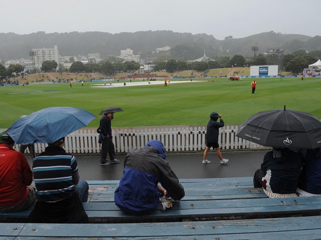 Play abandoned after tea in Wellington
