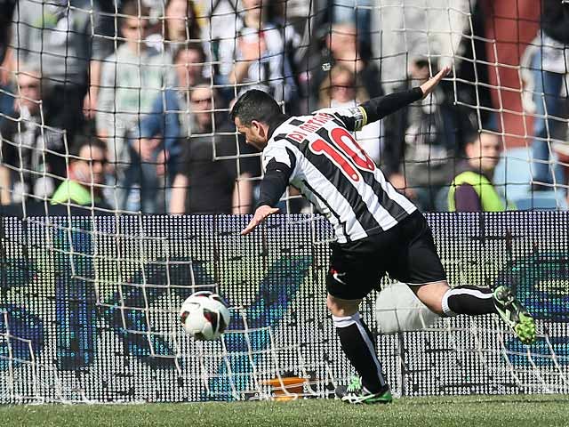 Udinese's Antonio Di Natale nets the opening goal against Chievo on April 7, 2013