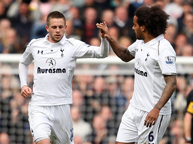 Gylfi Sigurdsson is congratulated by team mate Tom Huddlestone after scoring a late equaliser against Everton on April 7, 2013