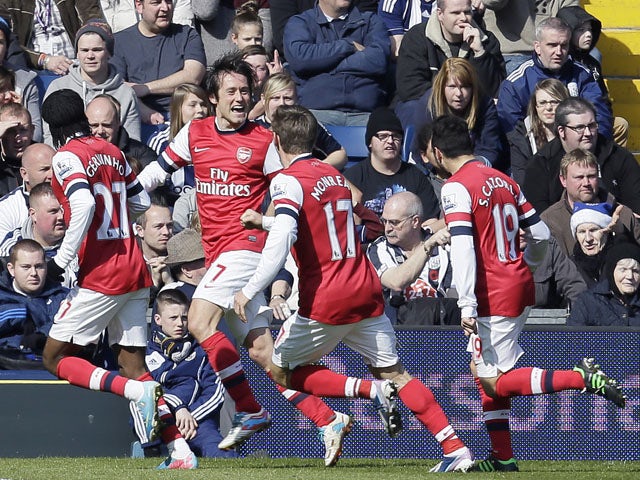 Wenger calls for Rosicky to extend deal