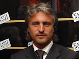 David Ginola arrives at an awards ceremony in London on April 2, 2003