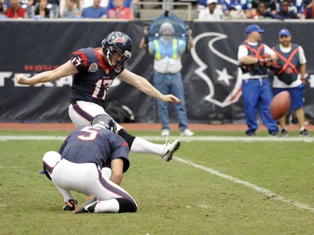 Browns sign kicker Graham