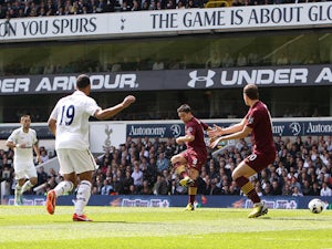 Late comeback gives Spurs win