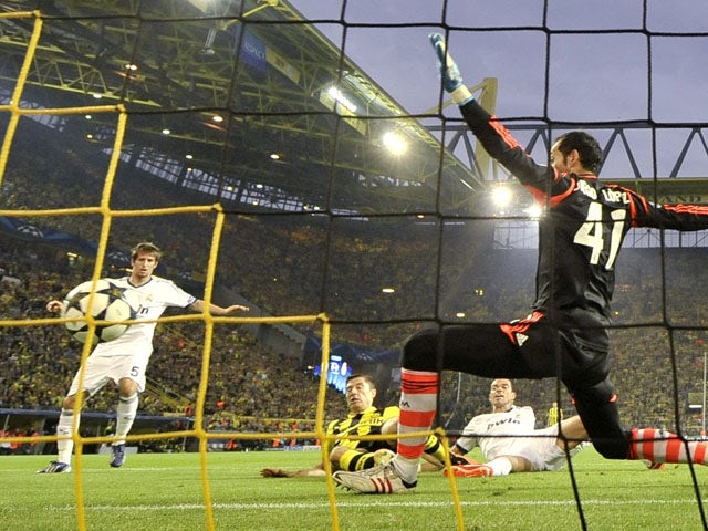 Borussia Dortmund's Robert Lewandowski scores the opening goal of the game against Real Madrid on April 24, 2013