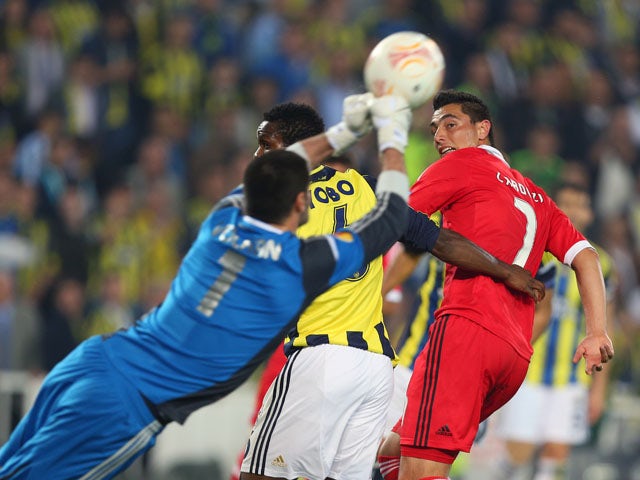 Fenerbahce's goalkeeper Volkan Demirel makes a save during the Europa League match against Benfica on April 25, 2013