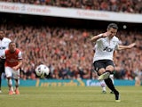 United's Robin Van Persie equalises from the penalty spot against Arsenal on April 28, 2013
