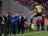 Fenerbahce's Dirk Kuyt celebrates scoring against Benfica on May 2, 2013