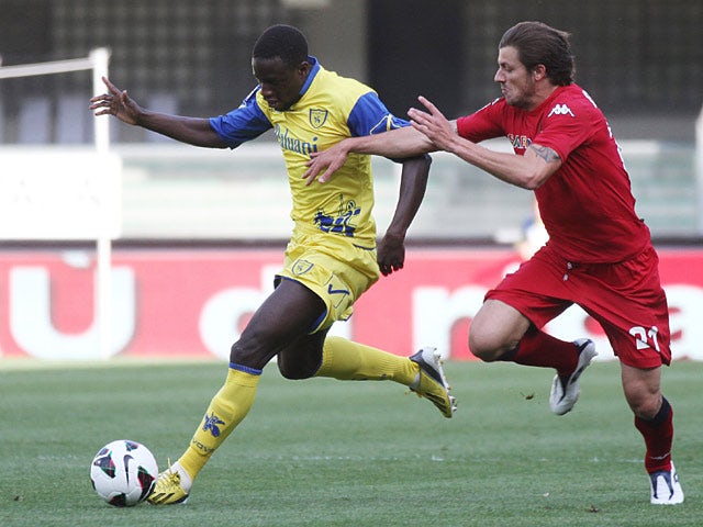 Chievo's Boukary Drame and Cagliari's Daniele Dessena battle for the ball on May 4, 2013