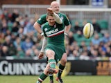 Leicester Tigers' Toby Flood kicks a penallty during the Aviva Premiership Semi Final match against Harlequins on May 11, 2013