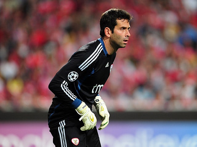 Benfica goalkeeper Artur in action on March 27, 2012
