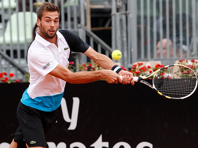 Paire through in straight sets