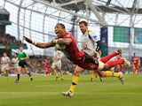 Toulon's Delon Armitage scores a try against Clermont on May 18, 2013