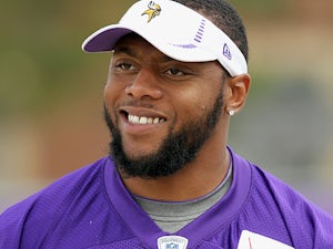 Vikings' Henderson angry at calls to replace him