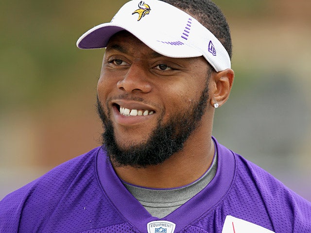 Vikings' Henderson angry at calls to replace him