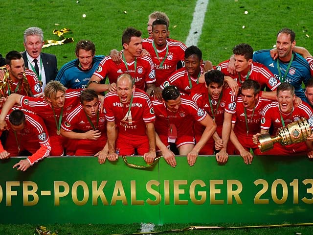 Bayern Munich players and staff celebrate with the cup after winning the German Soccer Cup against Stuttgart on June 1, 2013