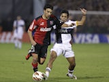 Ignacio Scocco of Argentina's Newell's Old Boys vies for the ball with Walter Erviti of Argentina's Boca Juniors on May 29, 2013