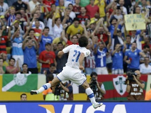 Italy edge seven-goal thriller