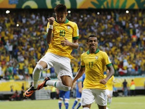 Brazil's Neymar celebrates scoring his side's 2nd goal during the Confederations Cup match against Italy on June 22, 2013