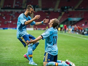 Spain's Gerard Deulofeu is congratulated by team mate Jese after scoring his team's second goal against USA during the Under-20 World Cup on June 21, 2013
