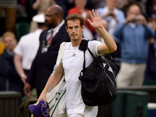 Andy Murray waves to the crowd after beating Tommy Robredo on June 28, 2013