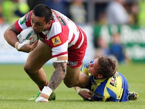 Late charge gives Warrington win
