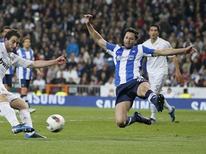 Real Sociedad's Alberto De La Bella dives to block a shot during the La Liga match with Real Madrid on March 24, 2012