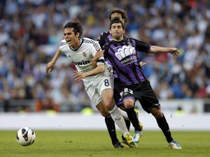 Valladolid's Victor Perez duels with Real Madrid's Kaka during the La Liga match on May 4, 2013