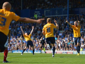 Record crowd sees Oxford thrash 10-man Pompey