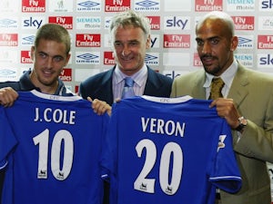 Claudio Ranieri stands between new Chelsea signings Joe Cole and Juan Sebastian Veron in 2003.