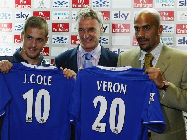 Claudio Ranieri stands between new Chelsea signings Joe Cole and Juan Sebastian Veron in 2003.